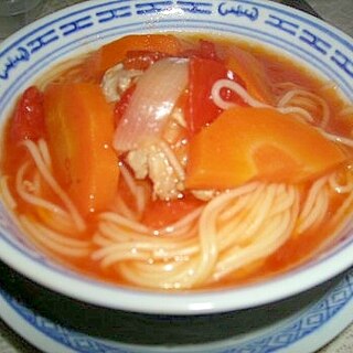 パスタ入りトマトの中華風スープ